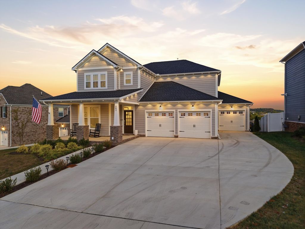 582 Gingerwood Ln, Hendersonville