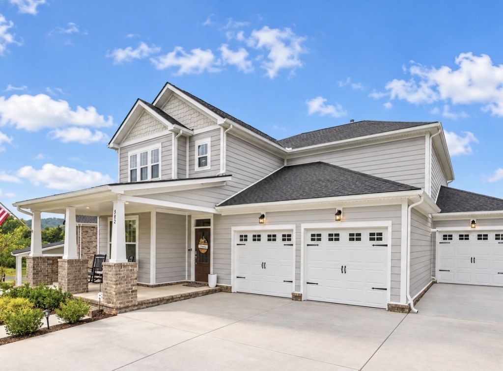 582 Gingerwood Ln, Hendersonville