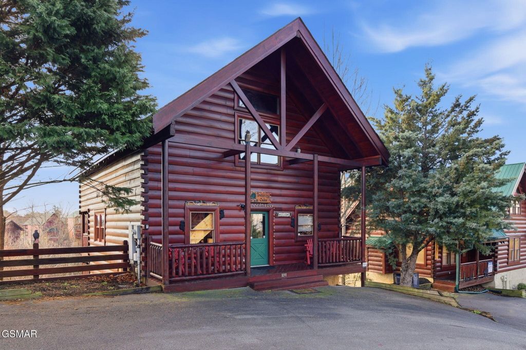 1091 Towering Oaks Drive, Sevierville