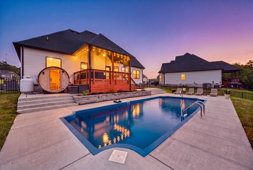 434 Crestwicke Ct, Clarksville
