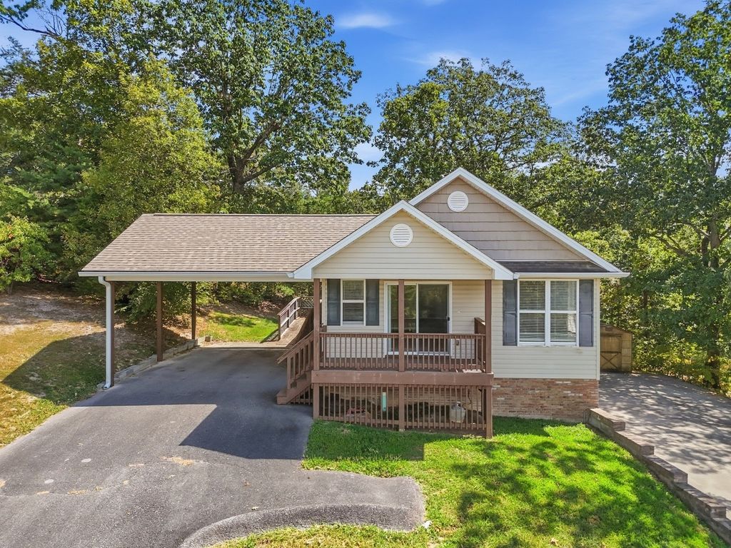 1092 Cottage Stone Ln Ne, Cleveland