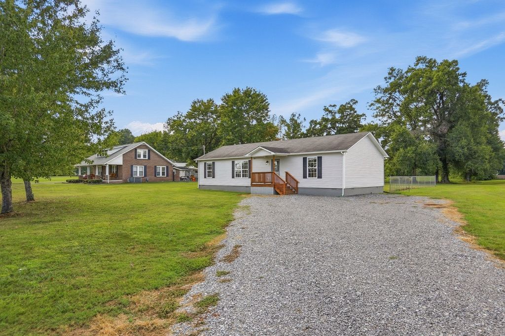 1223 S College St, Smithville