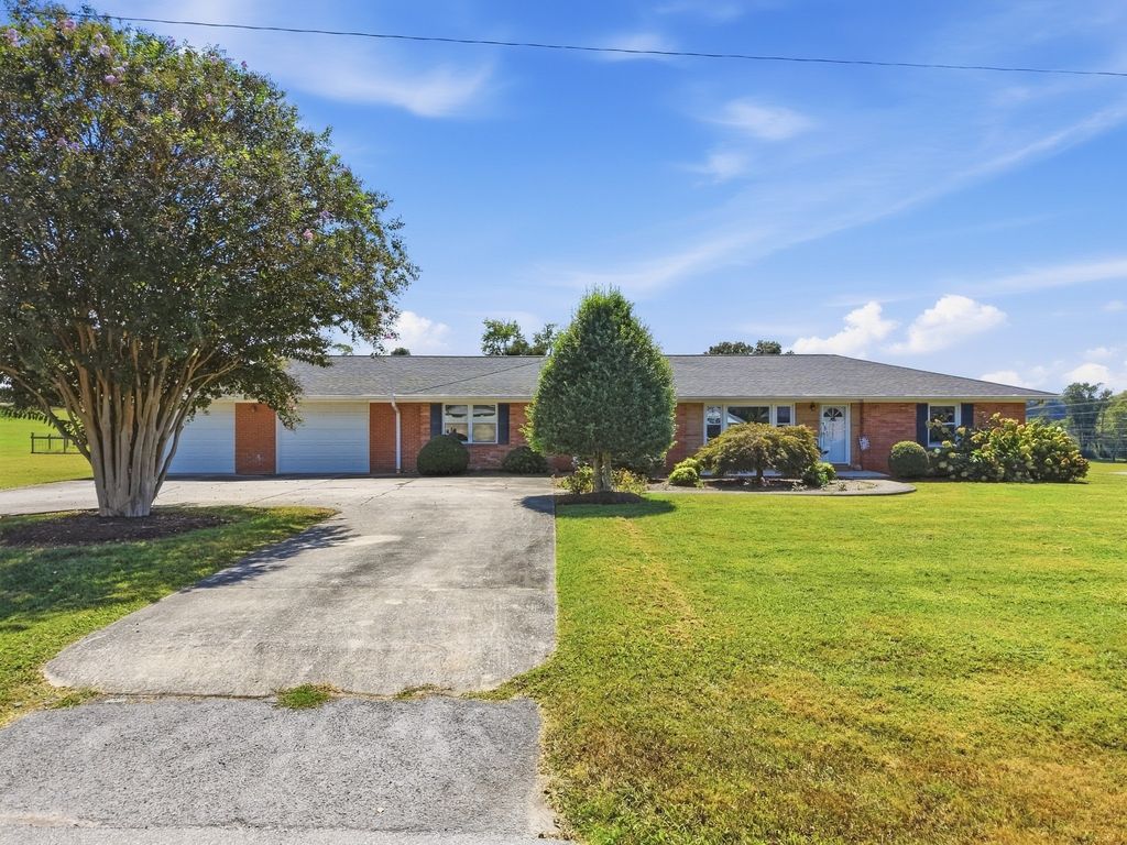 735 N Edgewood Dr, Sparta