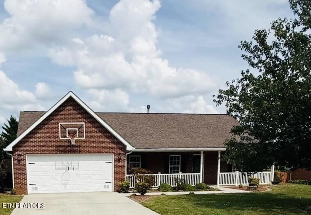 221 Flora Drive, Lenoir City