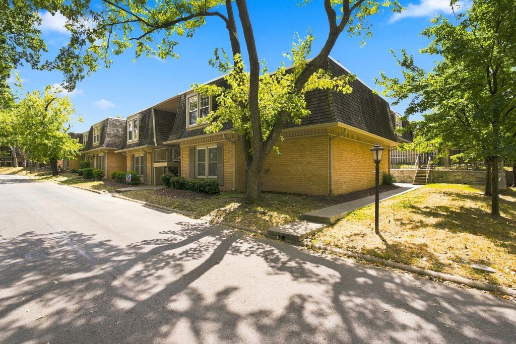 3000 Hillsboro Pike 136, Nashville