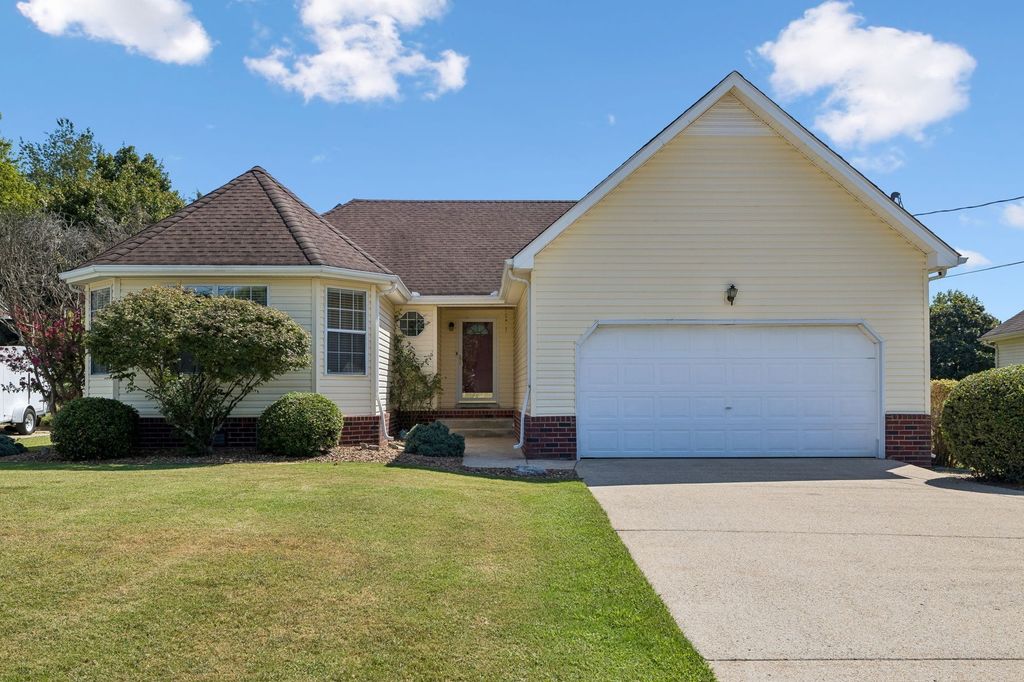 241 Heritage Cir E, La Vergne