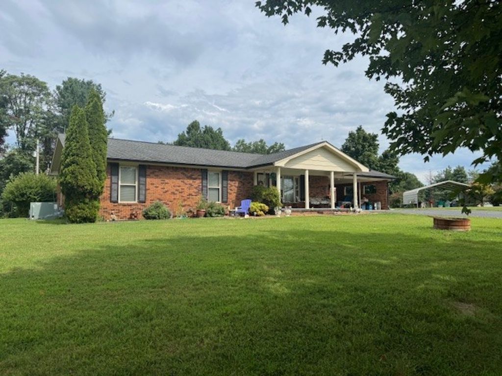 30 Rexs Ln, Lafayette