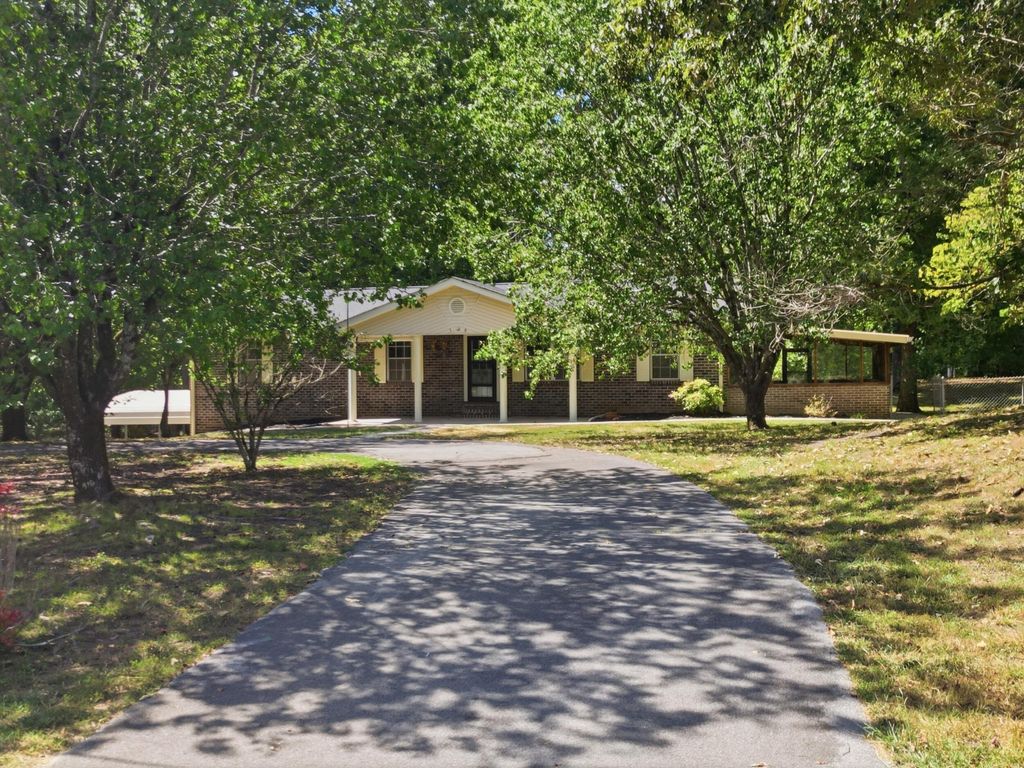 139 Chestuee Drive Ne, Cleveland