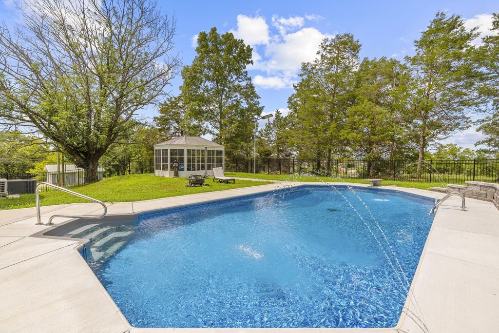 1895 Cainsville Rd, Lebanon