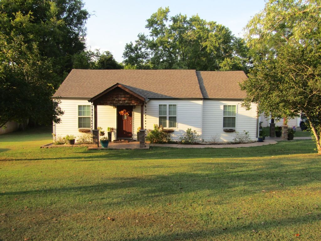 326 Hillsdale St, Lewisburg