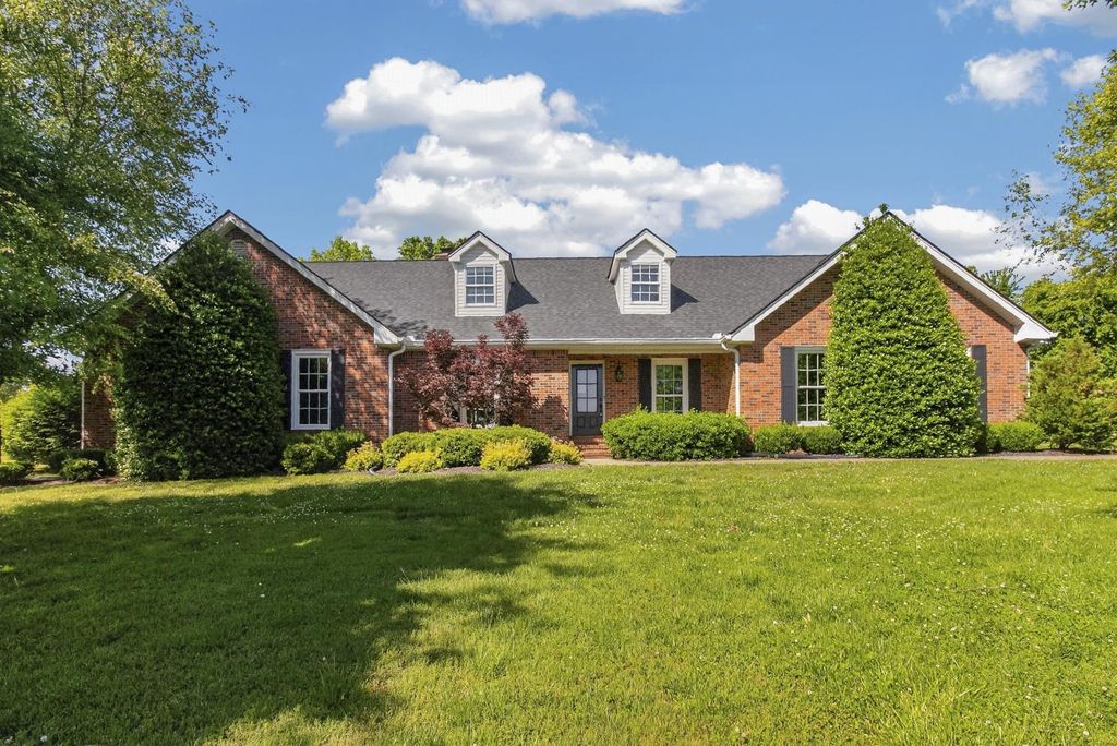 505 Lakeside Dr, Springfield