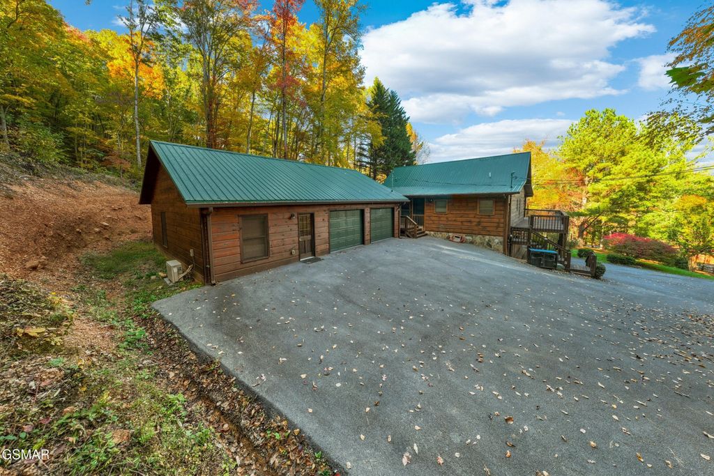 4094 Hickory Hollow Way, Sevierville
