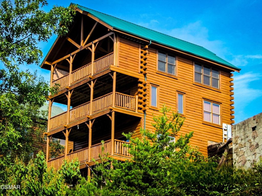 2828 White Oak Ridge Lane, Sevierville