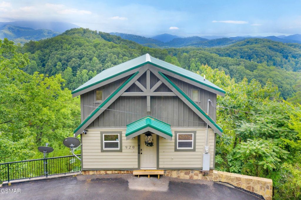 920 Falcon View Way, Sevierville