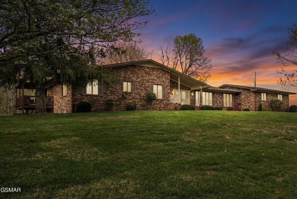1279 Green Acres Drive, Newport