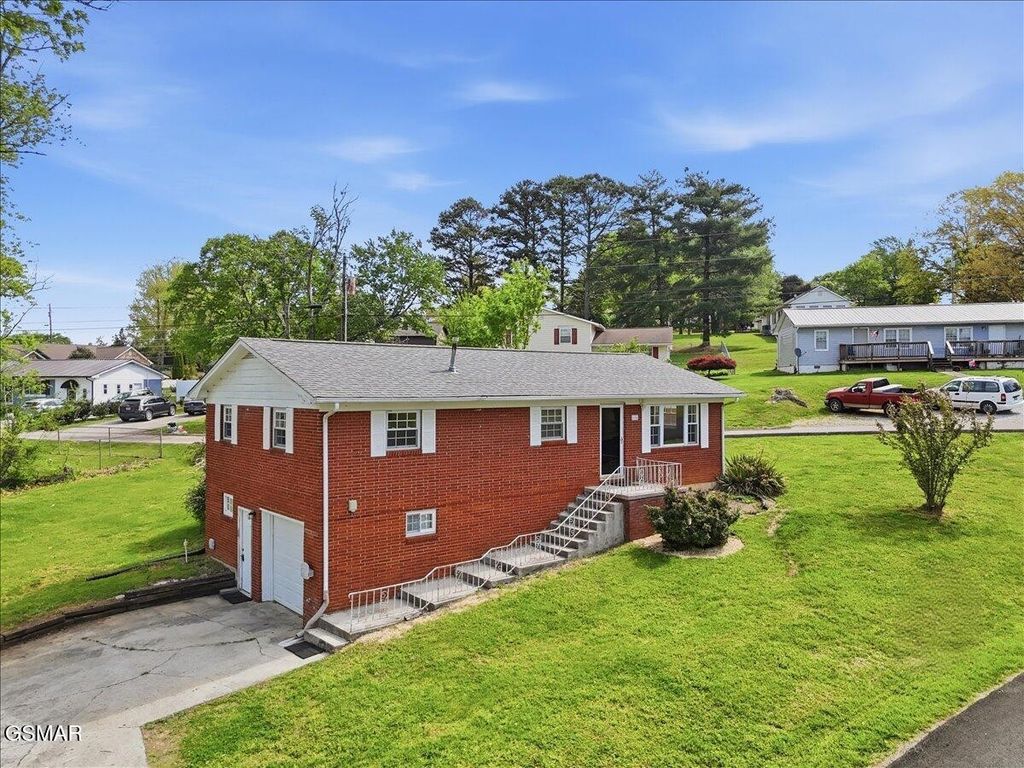 1106 Lockhart Road, Jefferson City