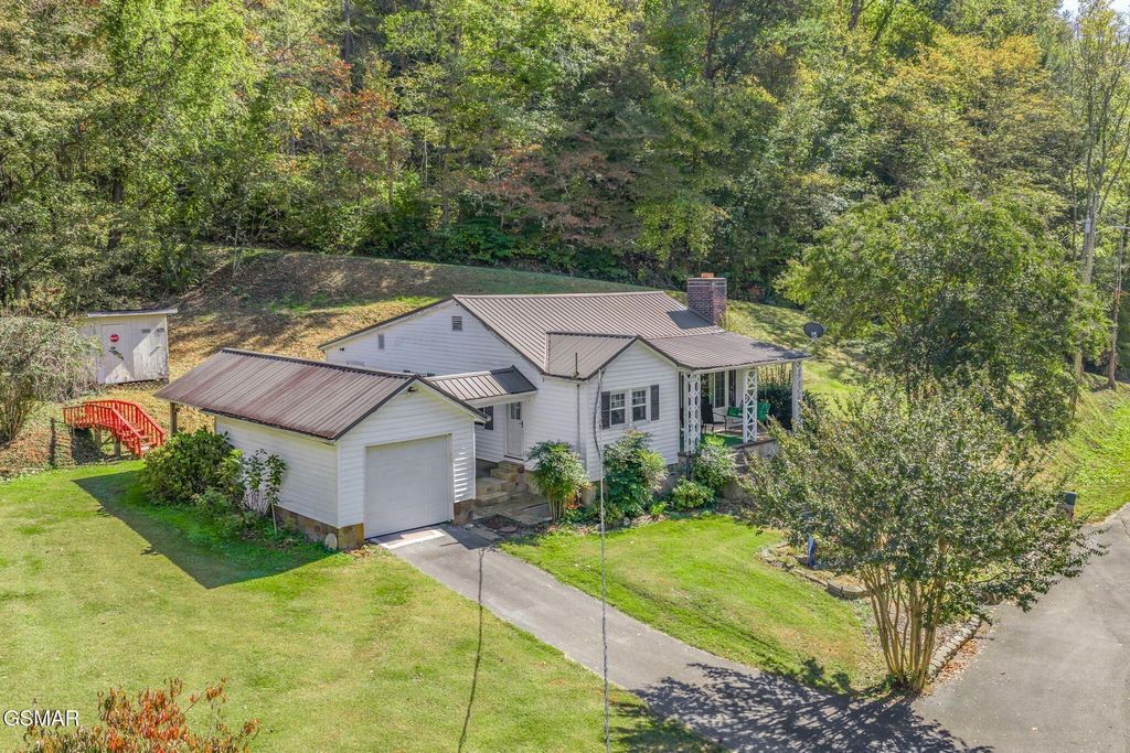858 N Shiloh Road, Seymour