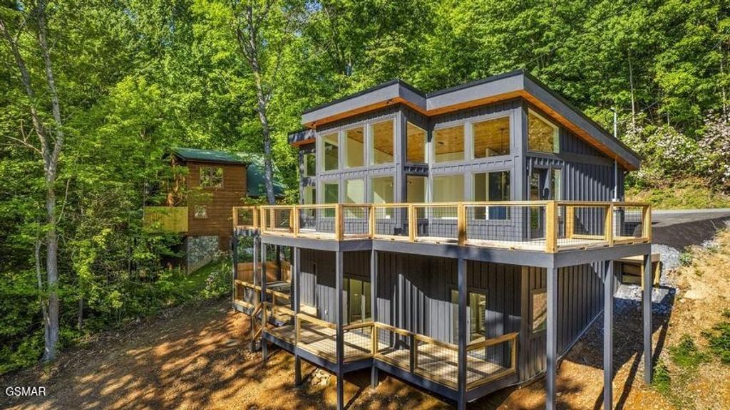 2257 Beach Front Drive, Sevierville
