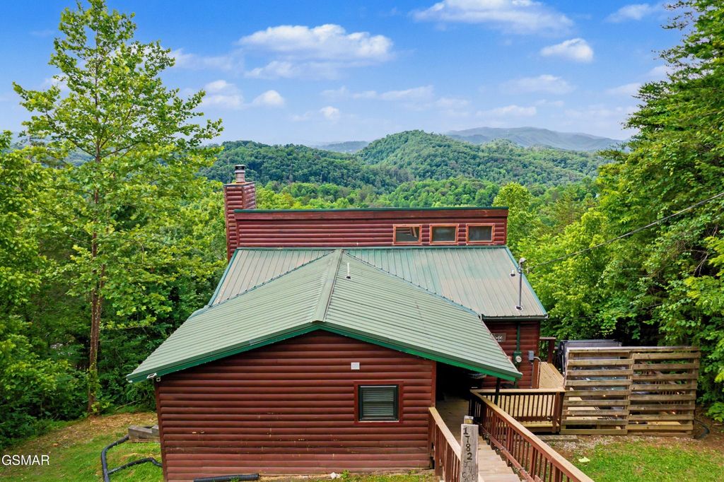 1782 Red Bone Way, Sevierville