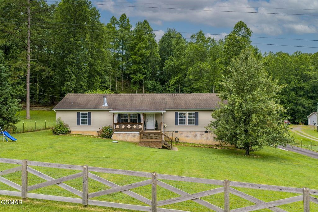 1921 Jerry Lynn Way, Seymour