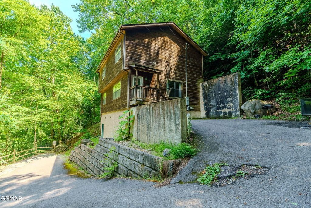 933 Ski Mountain Road, Gatlinburg
