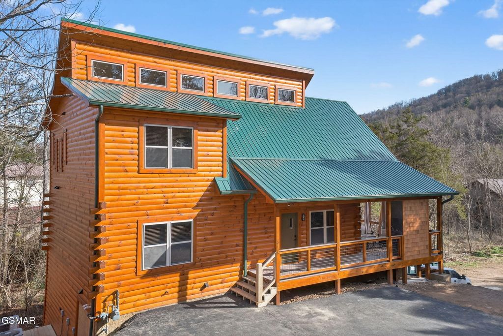 3138 White Falcon Way, Pigeon Forge