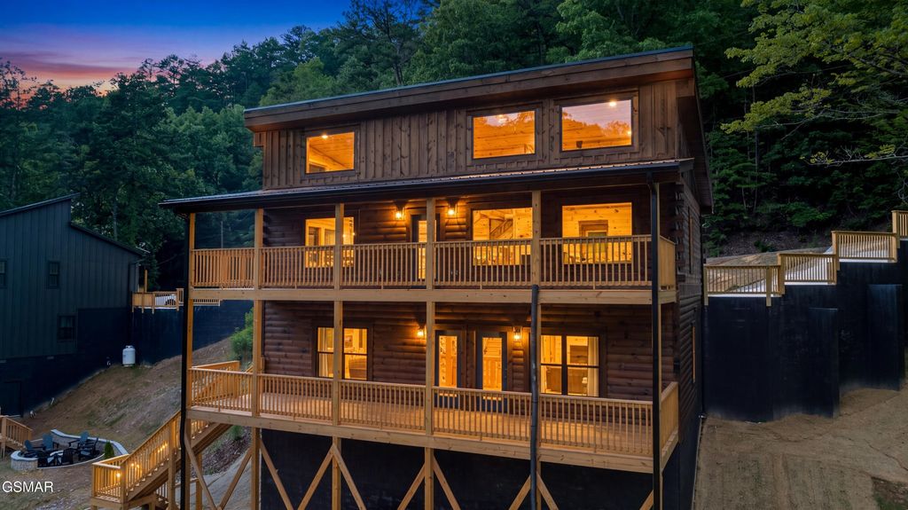 2656 Sunset Road, Sevierville