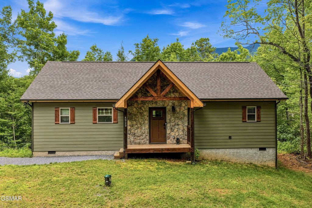 4923 Cote Way, Cosby