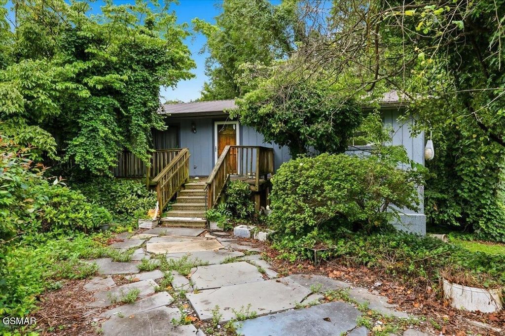 12213 Chapman Highway, Seymour
