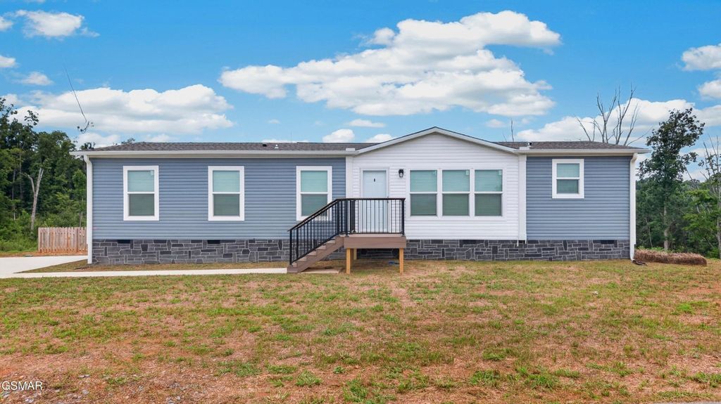 245 Laura Boling Loop Road, Strawberry Plains