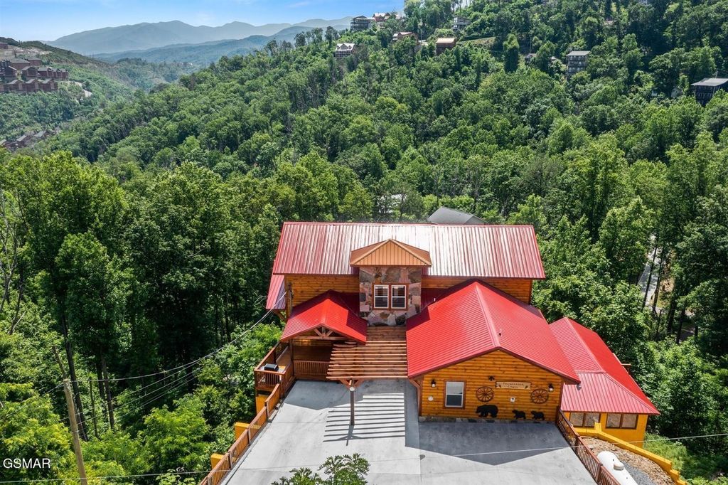 720 Pinecrest Drive, Gatlinburg