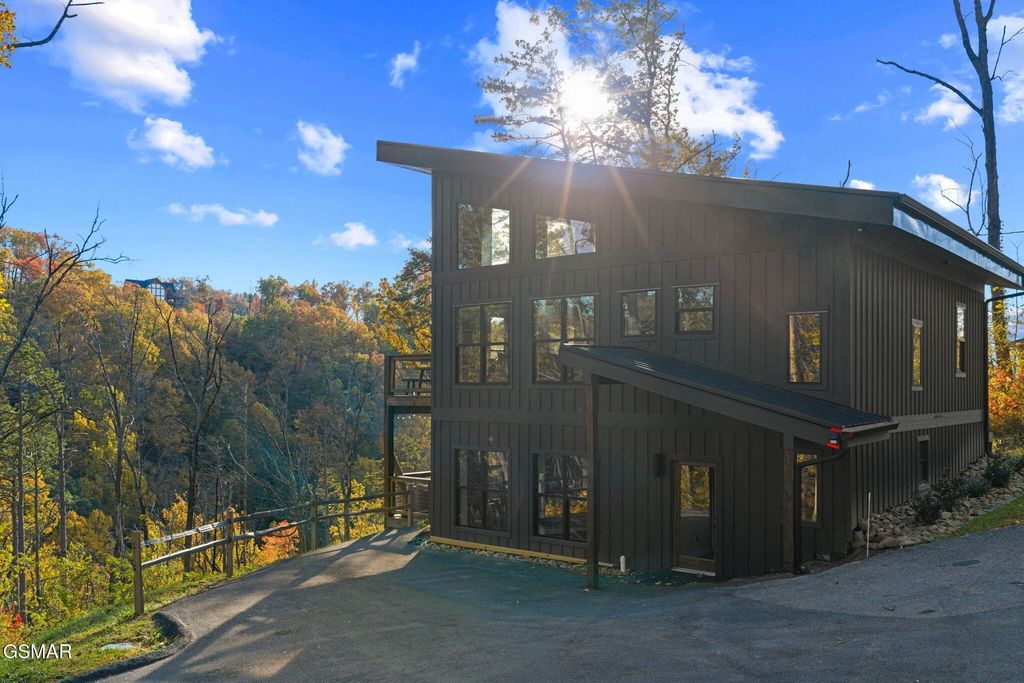 2216 Headrick Lead, Sevierville