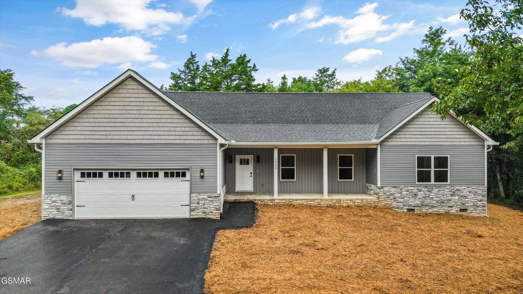 1963 Lee Proffitt Way, Sevierville