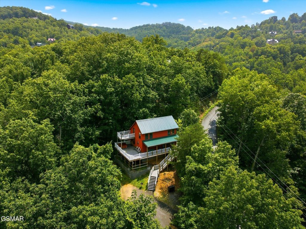 2411 Misty Shadows Drive, Pigeon Forge