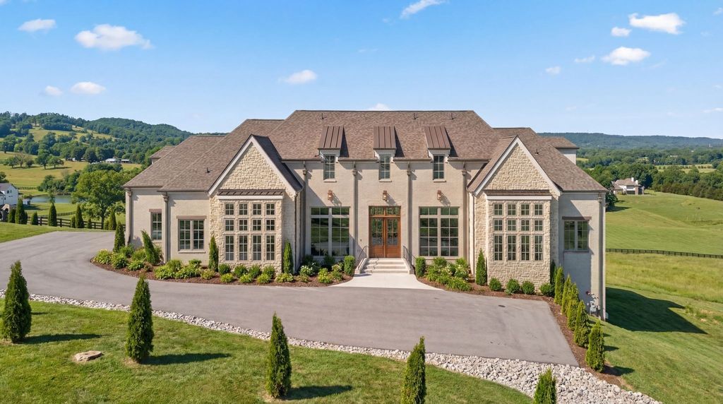 2420 Walter Way, College Grove