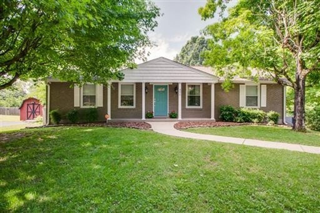 407 Hilltop Dr, Columbia