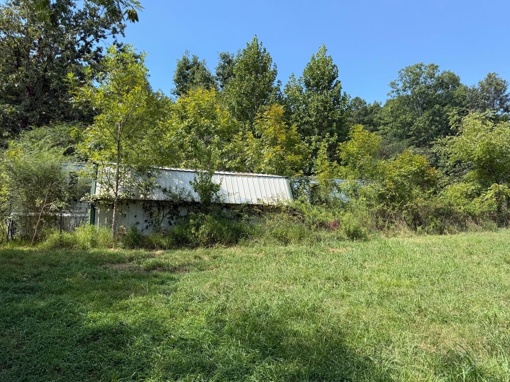 945 White Oak Rd Nw, Cleveland