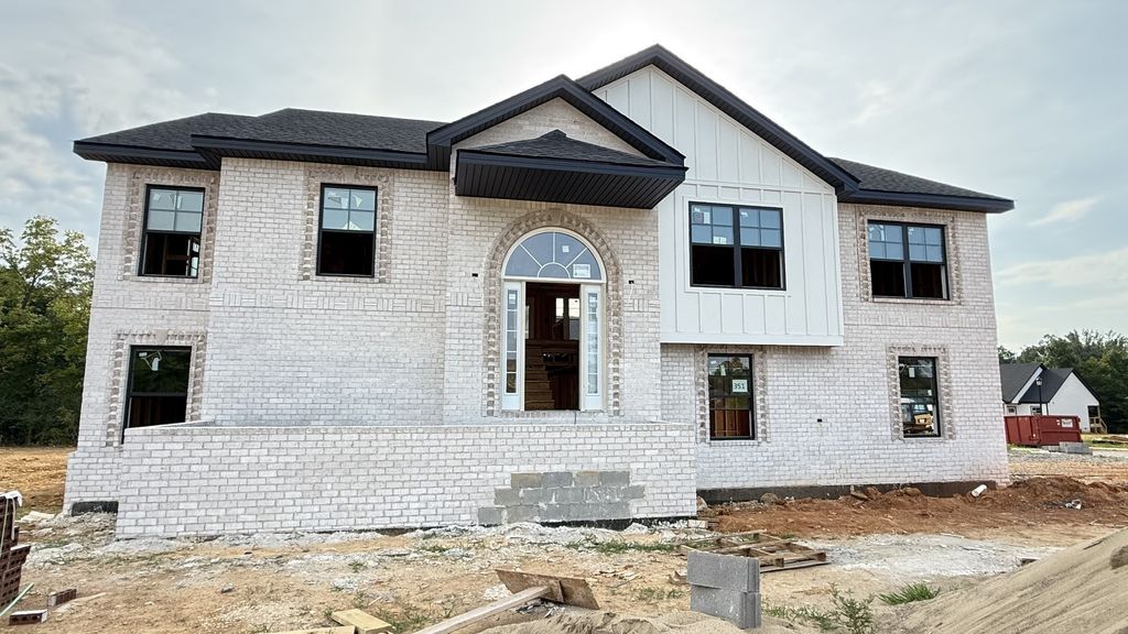 351 Hereford Farms, Clarksville