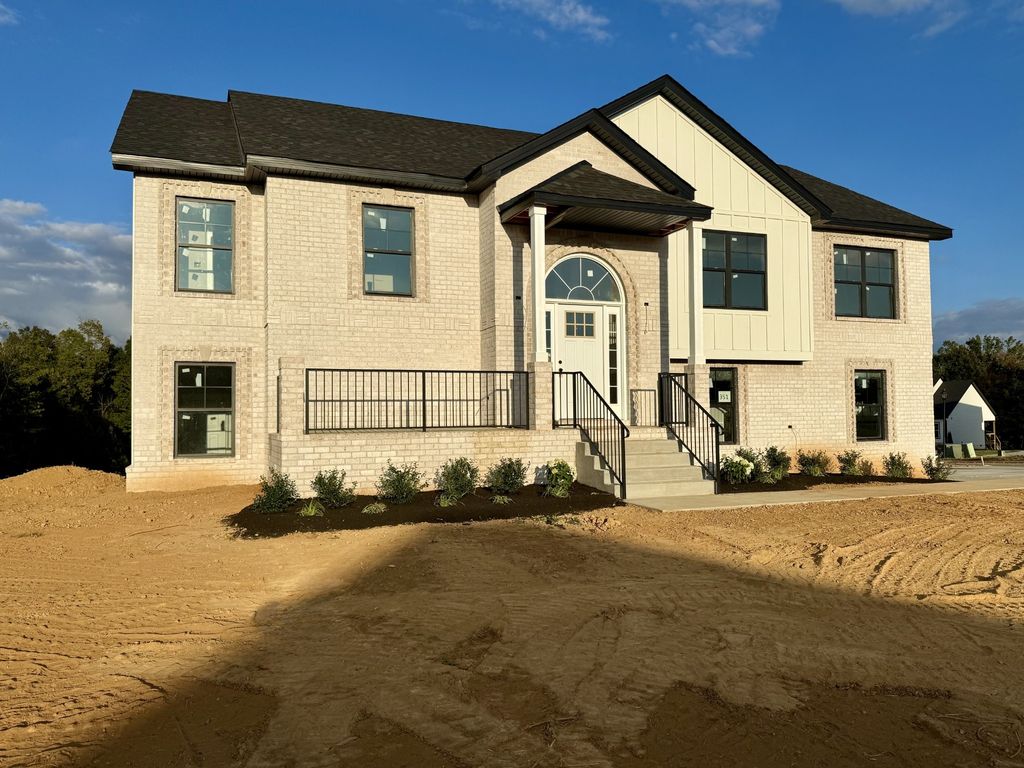 351 Hereford Farms, Clarksville