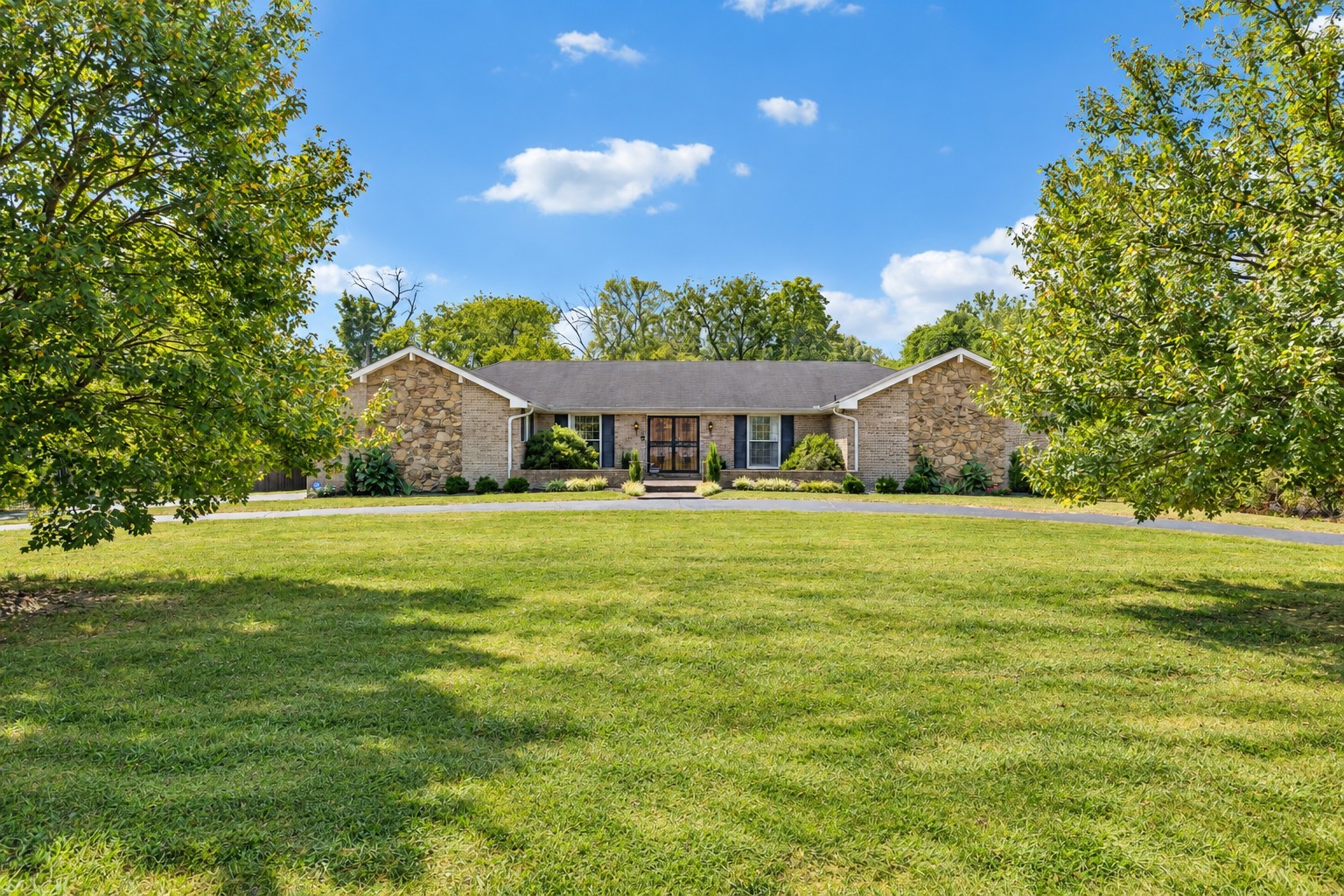 Photo of Listing #3591997