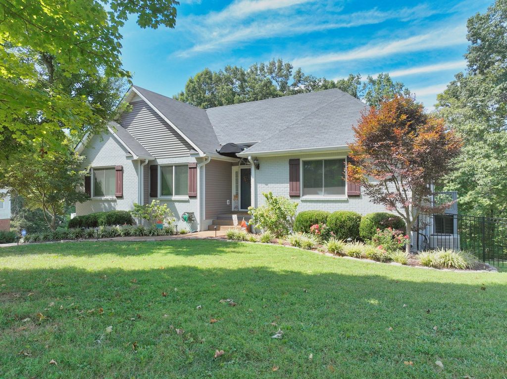 307 Dorris Ct, Hendersonville