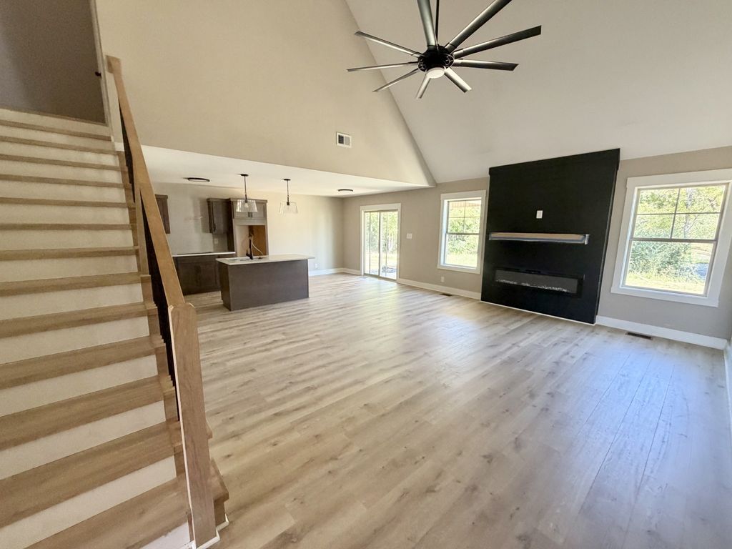 352 Hereford Farms, Clarksville
