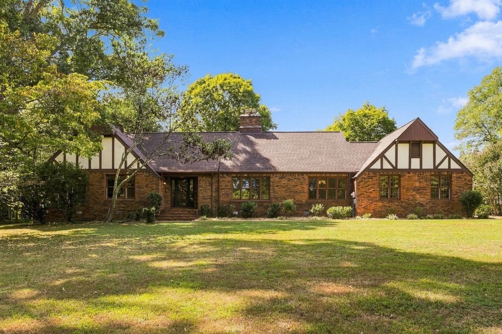 904 Westside Dr, Tullahoma