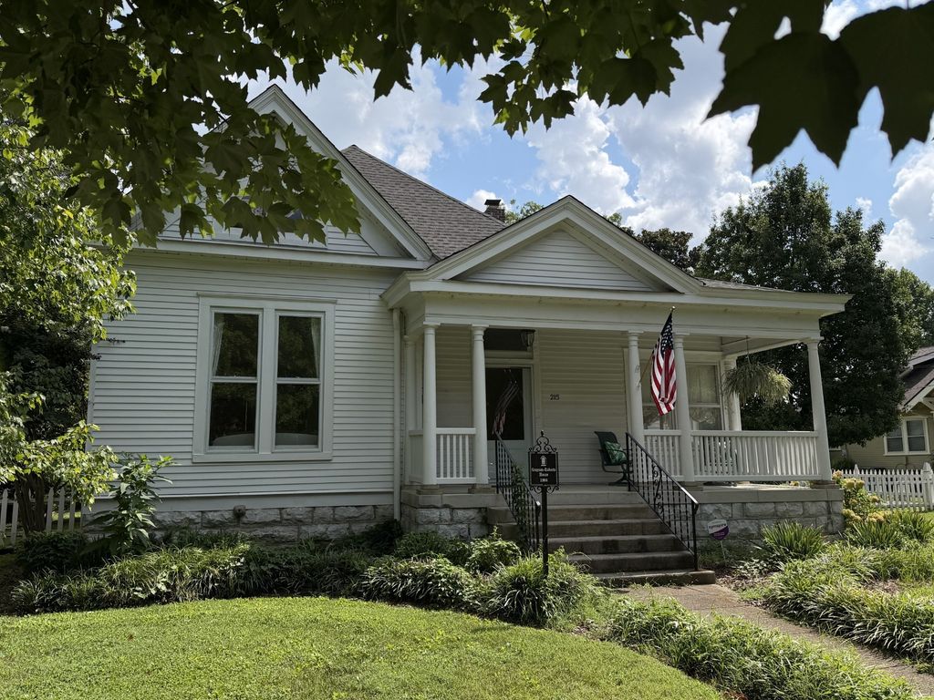 215 4th Ave S, Franklin