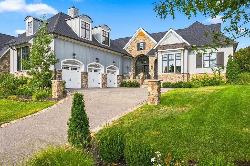 6062 Pelican Way, College Grove