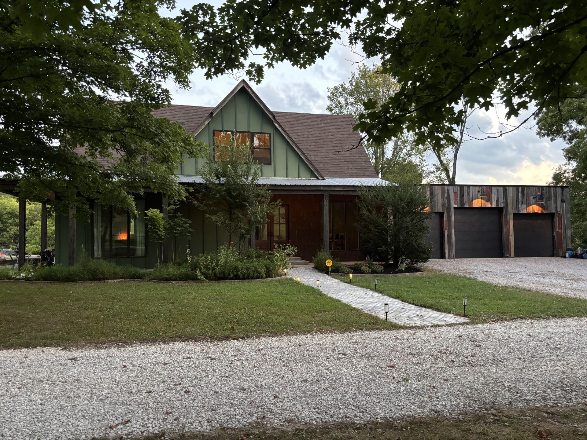 Photo of Listing #3592113