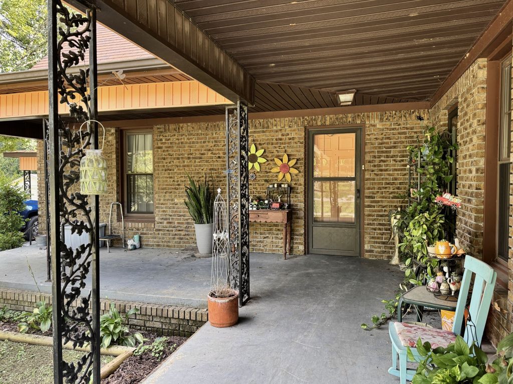 109 W 1st St, Iron City