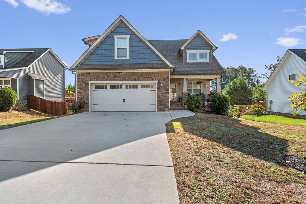1394 Blake Stone Dr Nw, Cleveland