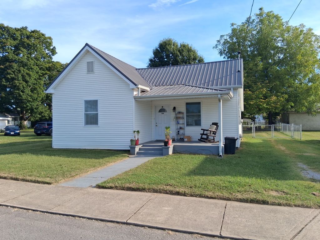 104 Hodges St N, Cowan