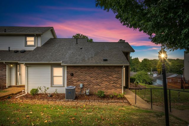 104 Village Cir, Dickson